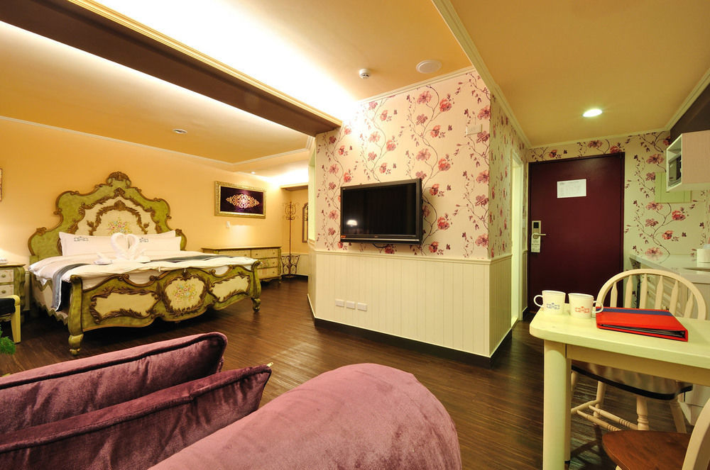 Elizabeth Hotel Taichung Esterno foto