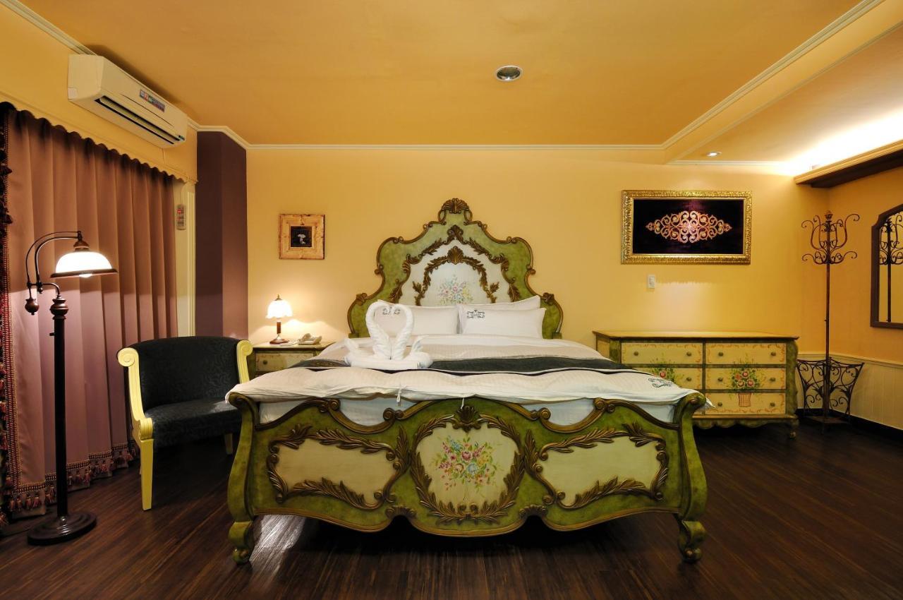 Elizabeth Hotel Taichung Esterno foto